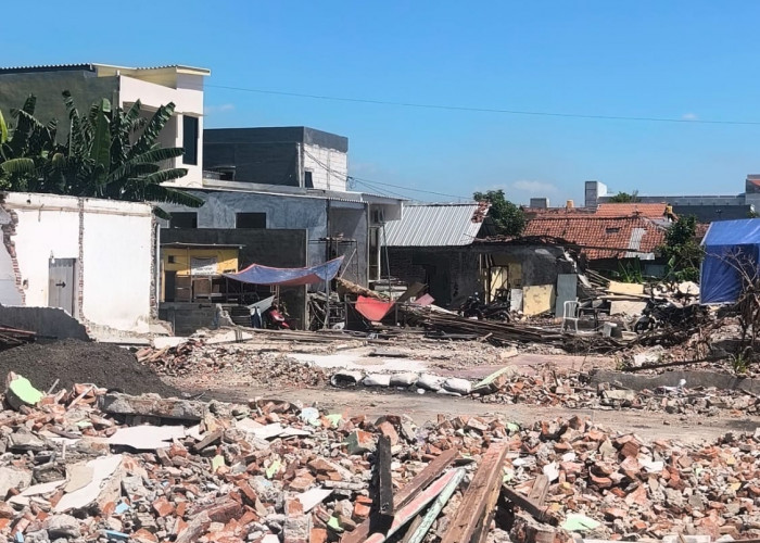 Proyek Jalan Lidah Wetan Terus Dikebut, Warga Terdampak Mulai Bongkar Bangunan Usai Terima Ganti Rugi