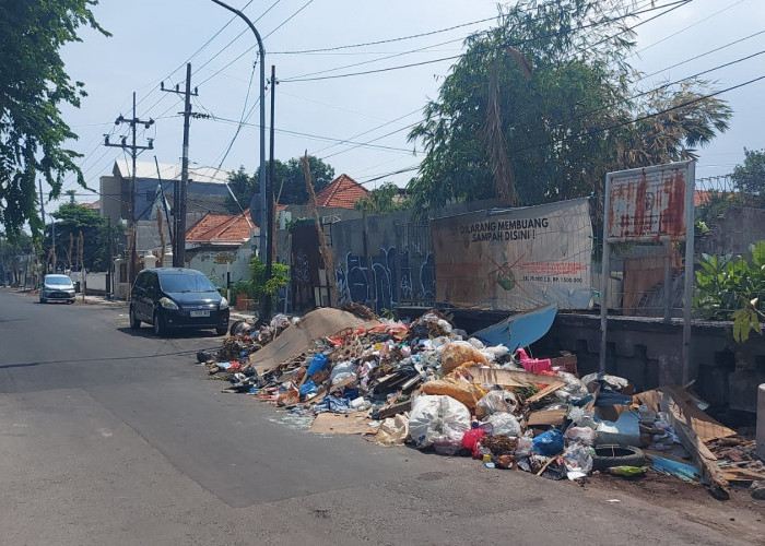 Sampah Surabaya Capai 1.800 Ton per Hari, Gunungan di Jalan Teuku Umar Dibersihkan