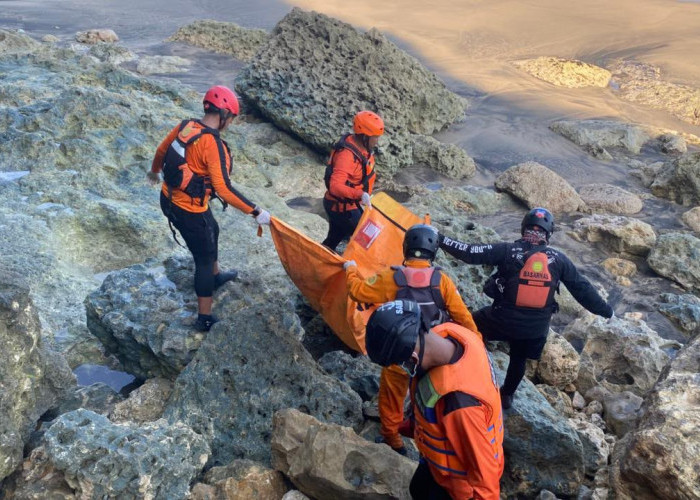 Tim SAR Gabungan Berhasil Temukan Korban Tenggelam di Pantai Pangi Blitar 