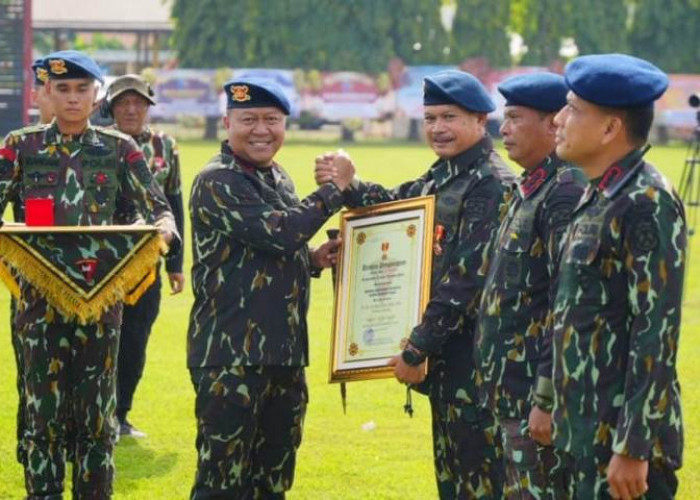 Wali Kota Madiun Maidi Terima Penghargaan Warga Kehormatan Muda Korps Brimob Polri