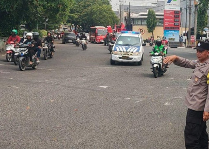 Antisipasi Gangguan May Day, Polsek Sukomanunggal Siagakan Pengamanan di Jalur Raya Simo Pomahan