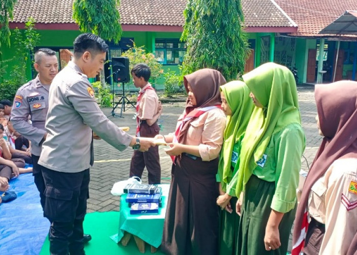 Kapolsek Jatikalen Ajak Pelajar SMPN 1 Jatikalen Jadi Generasi Cerdas Tanpa Narkoba