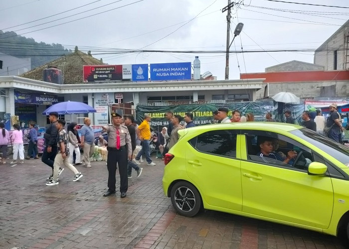 Beri Rasa Aman dan Nyaman Wisatawan, Polres Magetan Patroli Humanis di Kawasan Wisata