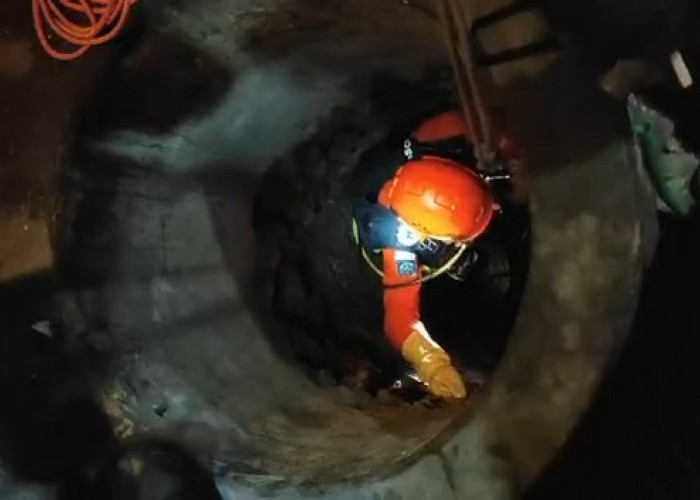 Terperosok Saat Hendak ke Kamar Mandi, Warga Wonokerto Dievakuasi dari Dasar Sumur