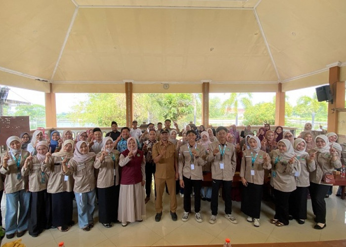 KKN Unisla Latih Pakan Azolla-Maggot dan Digital Marketing UMKM di Lamongan
