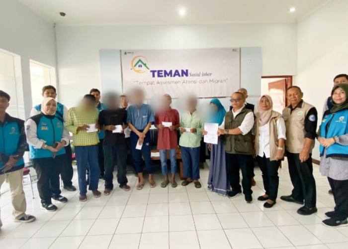 Dinsos Jatim Pulangkan Enam Orang Telantar Disabilitas Mental ke Jawa Barat