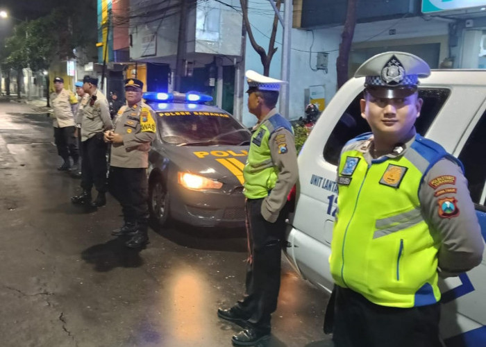 Polsek Sawahan Galakkan Patroli Malam di Kedungdoro, Antisipasi Kejahatan Jalanan