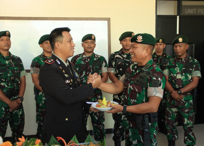 Pererat Sinergitas, TNI Beri Kejutan Hari Bhayangkara ke Polres Ngawi 