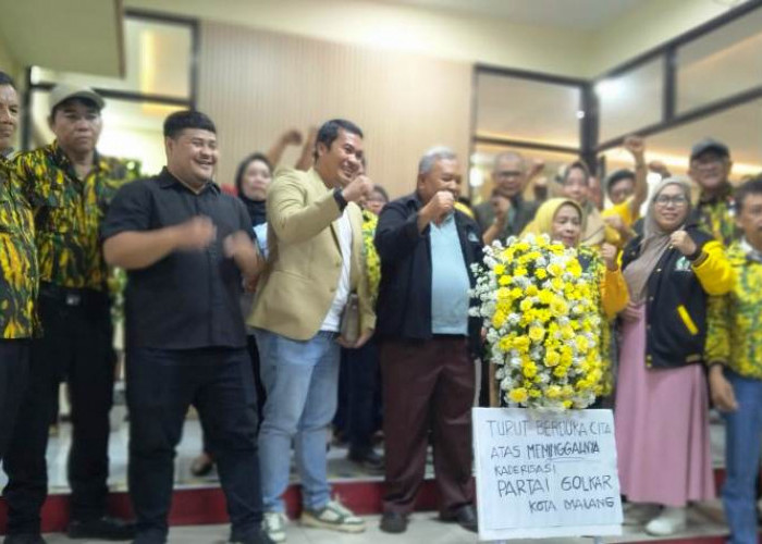 Kader Golkar Kota Malang Sampaikan Duka Kaderisasi lewat Karangan Bunga