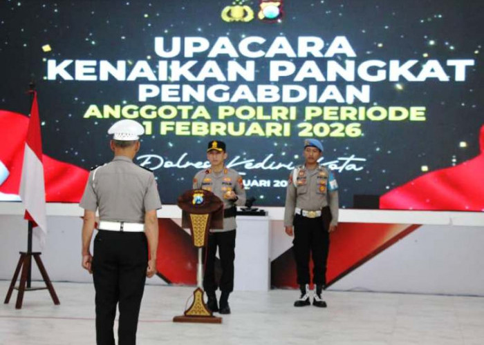 Apresiasi Loyalitas Tanpa Pelanggaran, Ipda Muhaimin Personel Polres Kediri Kota Naik Pangkat Pengabdian