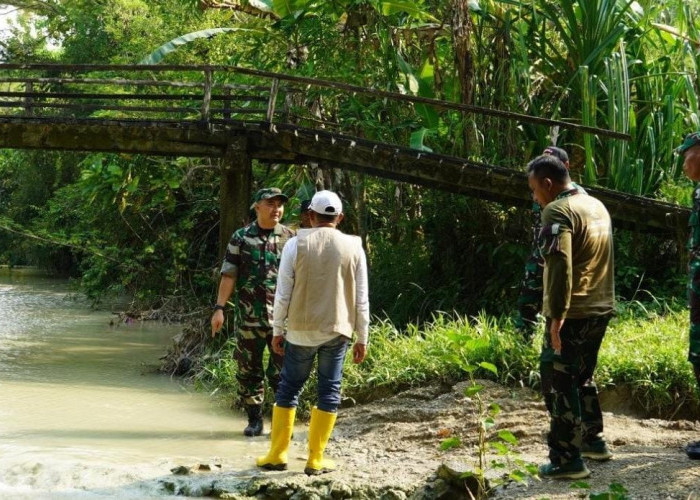 Dandim Bojonegoro Tinjau Lokasi Rencana Pembangunan Jembatan Beton di Napis