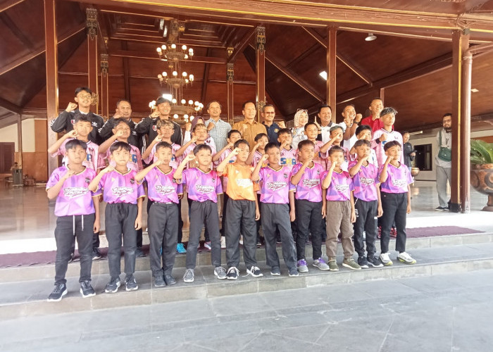 Lepas Tim Piala Presiden U-10 dan U-12 ke Lamongan, Plt Bupati: Bawa Pulang Prestasi untuk Tulungagung