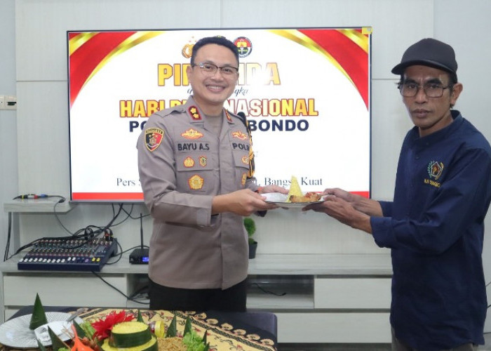 Peringati HPN Ke-80, Polres Situbondo dan PWI Potong Tumpeng