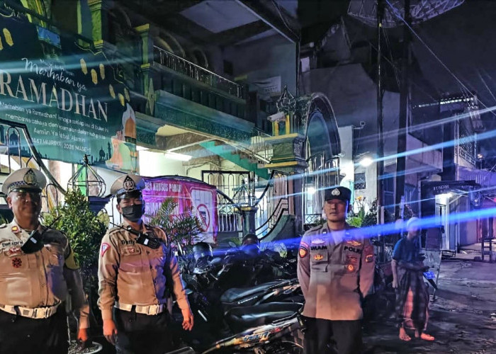 Polisi Pastikan Pelaksanaan Salat Tarawih Berjalan Khusyuk di Masjid Al Hidayah