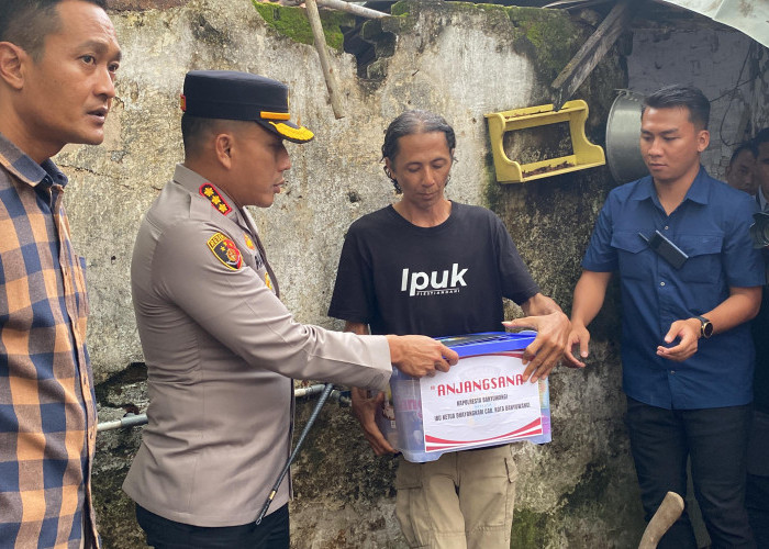 Kombespol Rama Peduli Korban Musibah Angin Kencang