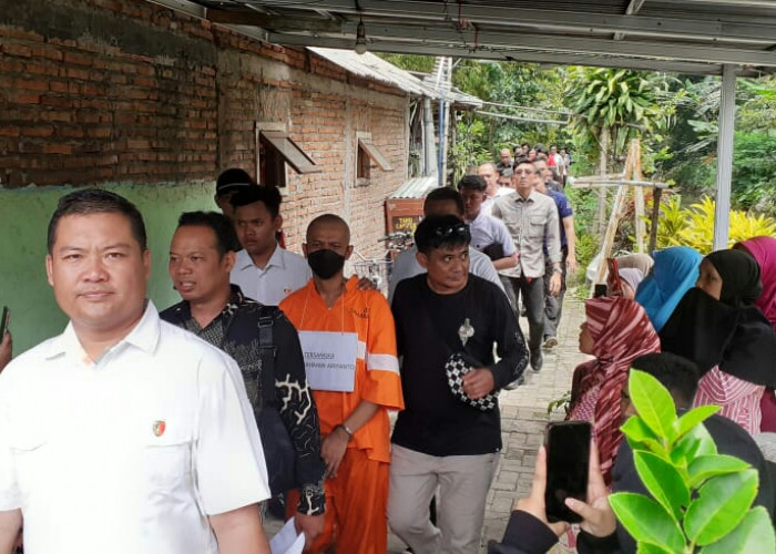 Reka Ulang Dukun Pijat di Kota Malang, Setelah Kubur Kepala Korban Sempat Kirim Doa
