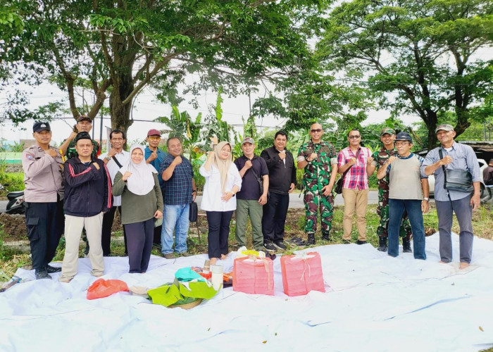 Sinergi Tiga Pilar, Bhabinkamtibmas Bangkingan Kawal Peninjauan Lahan Koperasi Merah Putih