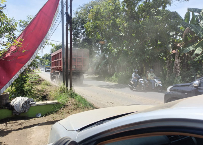 Debu Tebal hingga Jalan Becek, Aktivitas Tambang Galian C di Karangpakis Dikeluhkan Warga