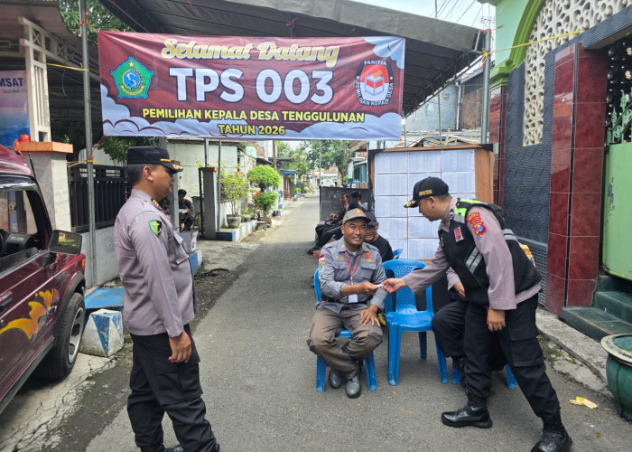 Sidokkes Polresta Sidoarjo Gelar Patroli Bakti Kesehatan Di TPS Pilkades Serentak Jaga Kondisi Petugas