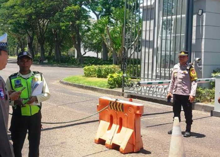 Polsek Mulyorejo Patroli KRYD di Perumahan Mewah Palem Beach Surabaya Antisipasi Rumah Kosong