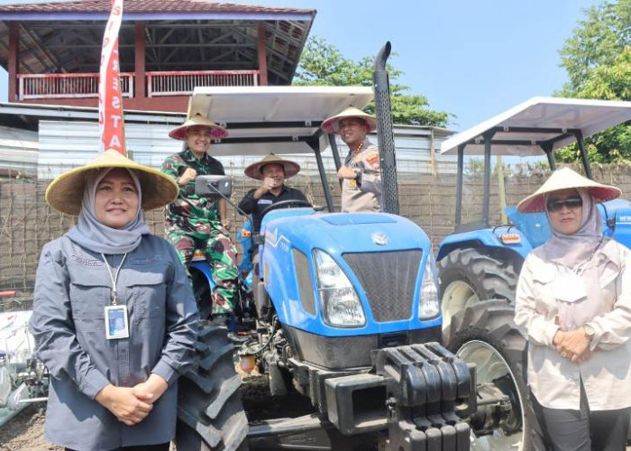 Forkopimda Sidoarjo Ikuti Tanam Jagung Serentak di Ponpes Bumi Sholawat