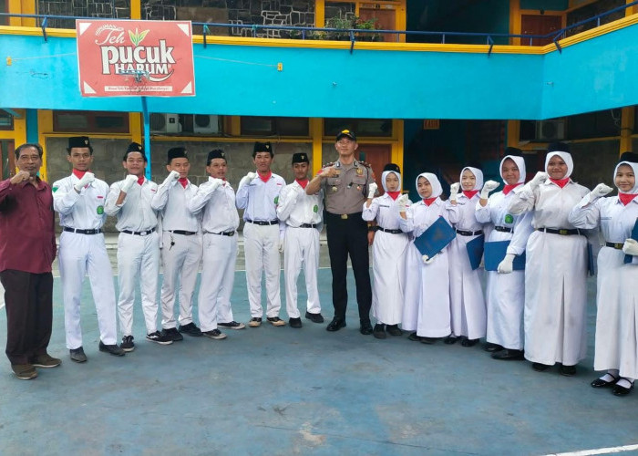 ?Jadi Pembina Upacara di SMA Kawung 1, Kapolsek Bubutan Ajak Siswa Jauhi Gangster dan Judi Online