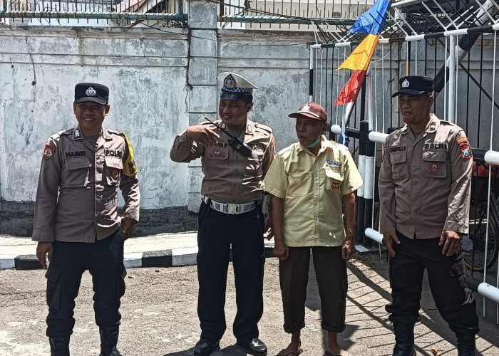 Polsek Sukomanunggal Tingkatkan Patroli Pemukiman di Darmo Permai Timur