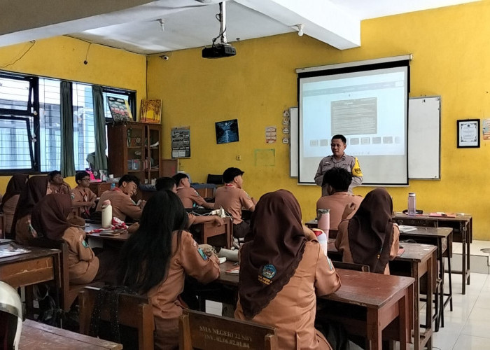 Polsek Wiyung Edukasi Siswa SMAN 22 Surabaya Agar Tak Mudah Terprovokasi Ajakan Demonstrasi di Medsos