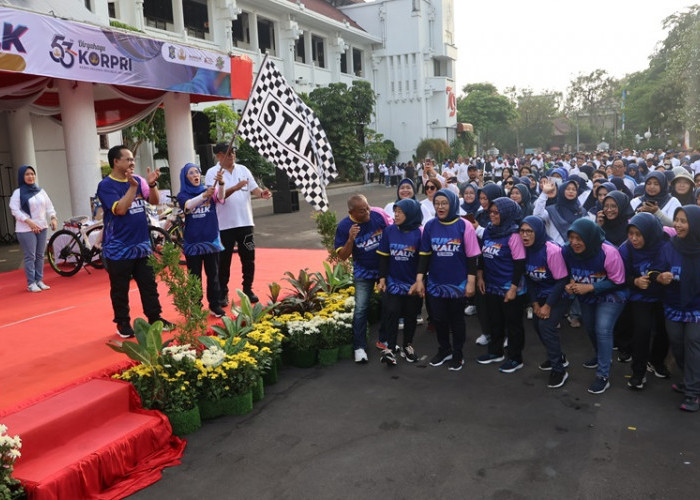 Pemkot Surabaya Gelar Fun Walk Peringati HUT Ke-53 Korpri, Ajak Tingkatkan Layanan