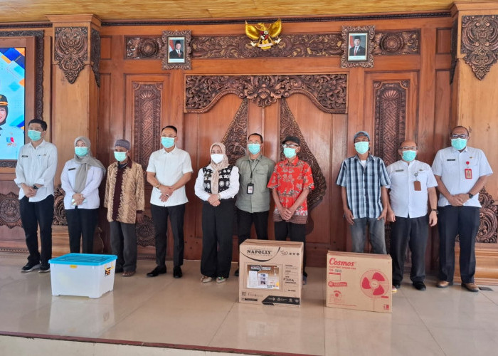 46 Penderita TBC di Mojokerto Terima Bansos Rp83,24 Juta, Ning Ita Turun Langsung