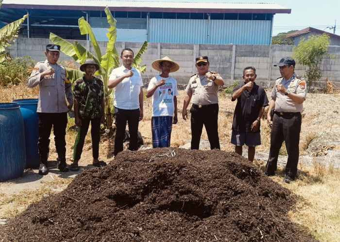 Polres Pelabuhan Tanjung Perak Salurkan 2 Kubik Kompos di Tambak Wedi, Dukung Ketahanan Pangan
