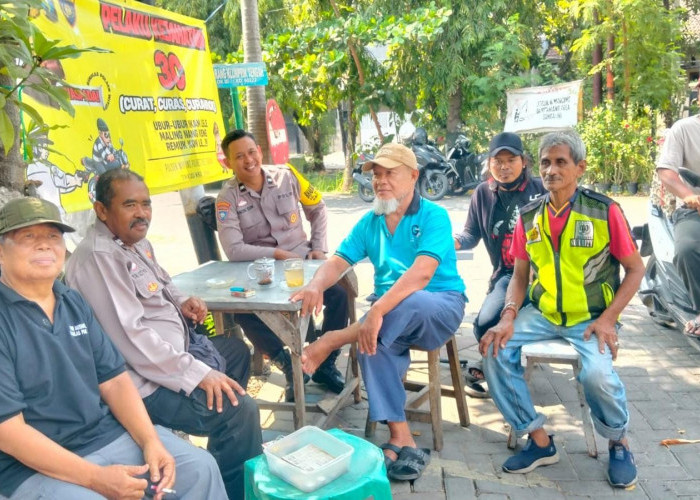 Perkuat Sinergi dan Jaga Kondusifitas, Bhabinkamtibmas Balas Klumprik Sambang Warga