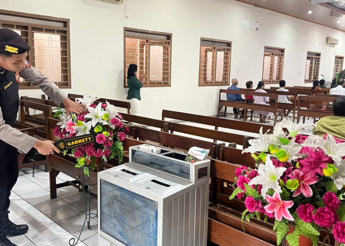 Pastikan Ibadah di Gereja Aman, Polres Ngawi Laksanakan Sterilisasi 