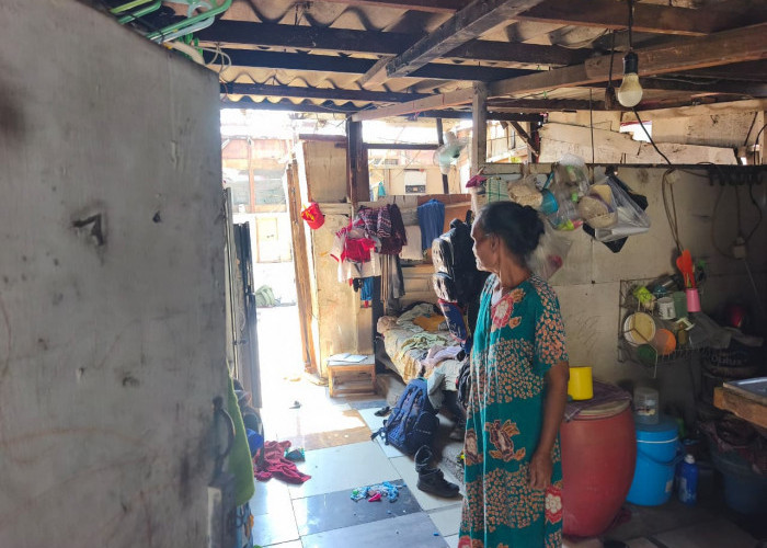 Terkena Proyek Jalan Tembusan Dharmahusada, Belasan Rumah di Mulyorejo Selatan Dibongkar Mandiri