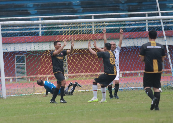 PJU Polres Jember Pesta Gol ke Gawang Tim Wartawan dalam Turnamen Bhayangkara Cup