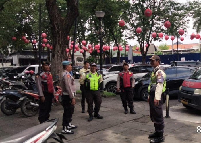 Jaga Kondusivitas Akhir Pekan, Polsek Lakarsantri Gelar Patroli Kota Presisi di Kawasan G Walk