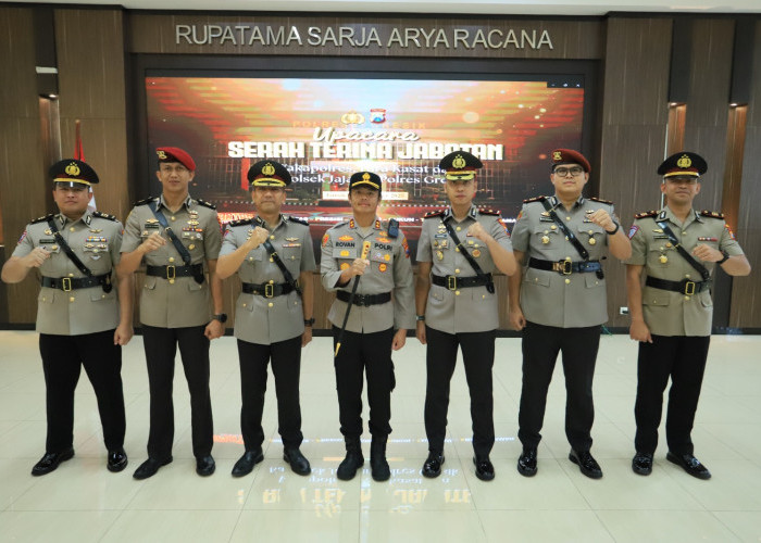 Pimpin Sertijab, Kapolres Gresik AKBP Rovan Mahenu Tekankan Penguatan Pelayanan Publik