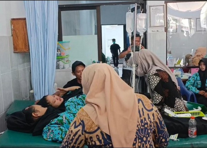  Puluhan Siswa SMPN 1 Kabuh Dilarikan ke Puskesmas, Diduga Keracunan MBG