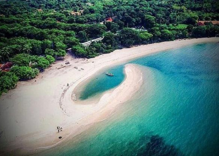 4 Pantai di Sumenep dengan Pemandangan Pantai yang Memanjakan Mata dan Ombak yang Tenang