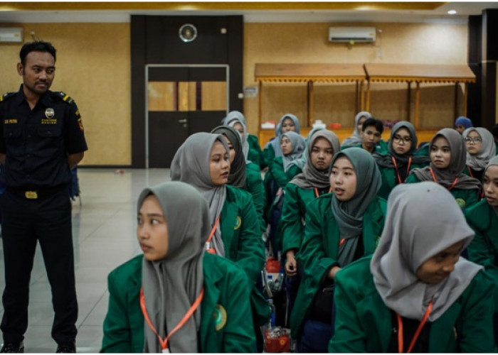 Mahasiswa ITBADLA Ungkap Celah Perpajakan Jastip dan Rokok Ilegal dalam Kunjungan ke Tanjung Perak