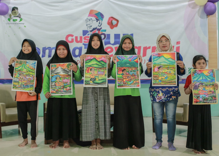 Lomba Mewarnai Sketsa Gus Dur Diikuti Ratusan Peserta