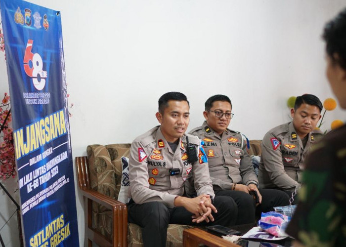 Satlantas Polres Gresik Silaturahmi ke Kediaman Polisi Jujur Almarhum Aiptu Jailani