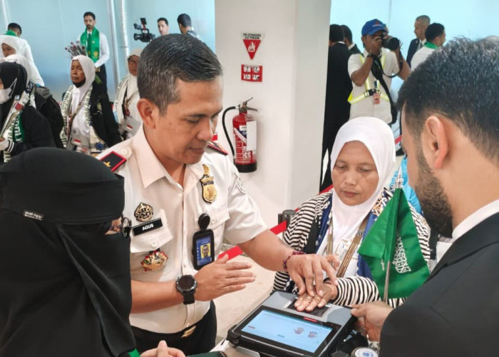 Imigrasi Surabaya Pastikan Kelancaran Keberangkatan Kloter Pertama Jemaah Haji 2026 Lewat Penguatan Layanan