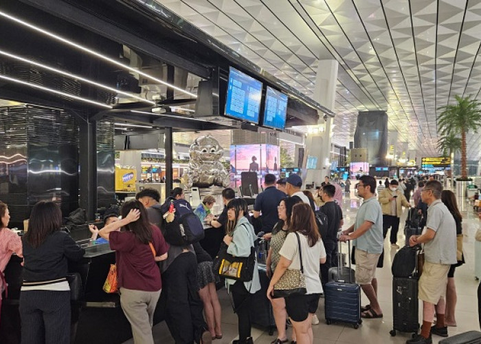 Abu Vulkanik Anak Krakatau Perpanjang Penutupan 8 Bandara hingga 23.59 WIB