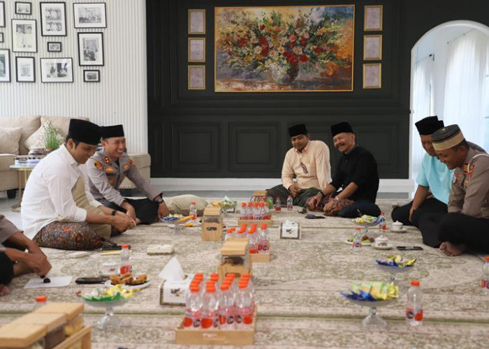 Suasana Penuh Keakraban, Kapolres Kediri Kota AKBP Anggi Silaturahmi ke Tokoh Ulama