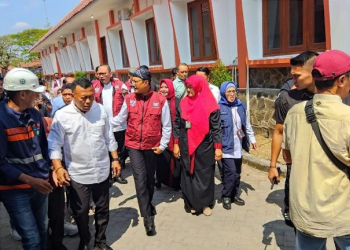 Mensos Gus Ipul Apresiasi Inovasi Ayam Petelur di Sekolah Rakyat Terintegrasi Ponorogo