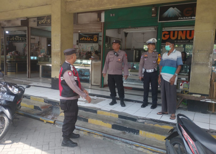 Cegah Kriminalitas di Titik Vital, Patroli Presisi Polsek Rungkut Sasar Toko Emas Kawasan Pasar Baru