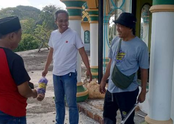 Peduli Tempat Ibadah, GRRM Kediri Kompak Bersihkan Masjid Mamba'ul Ulum Rejomulyo