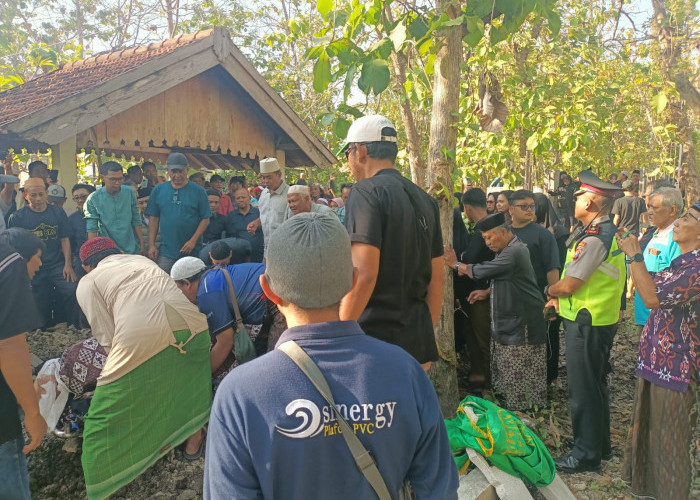 Korban Pendakian Gunung Piramid Dikebumikan di Babat Lamongan