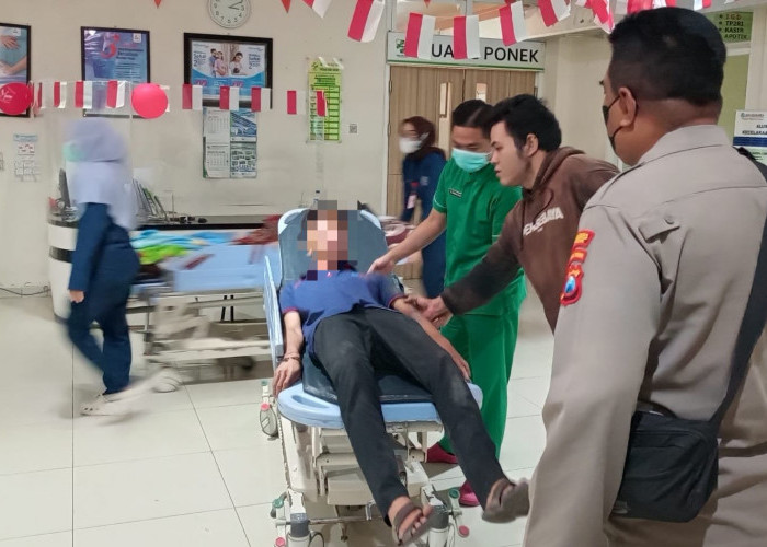 Dipengaruhi Miras, Pengendara Motor Ngebut dan Tabrak Trotoar di Manyar Gresik